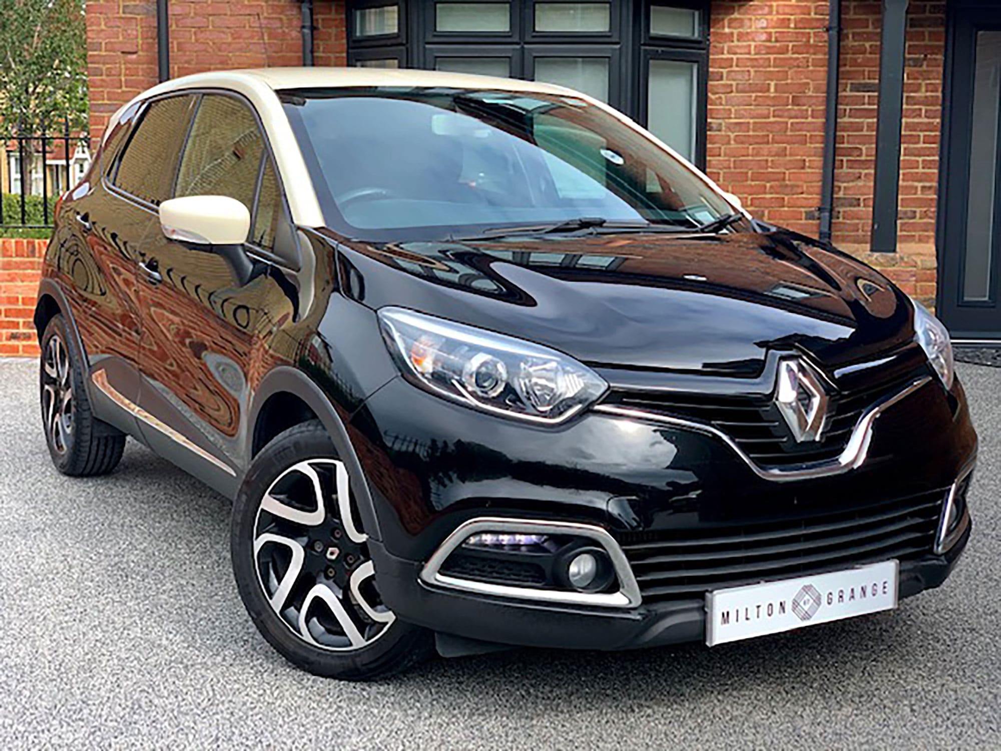 Renault Captur 1.5dCi Dynamique S (90bhp) - Milton Grange GT Ltd