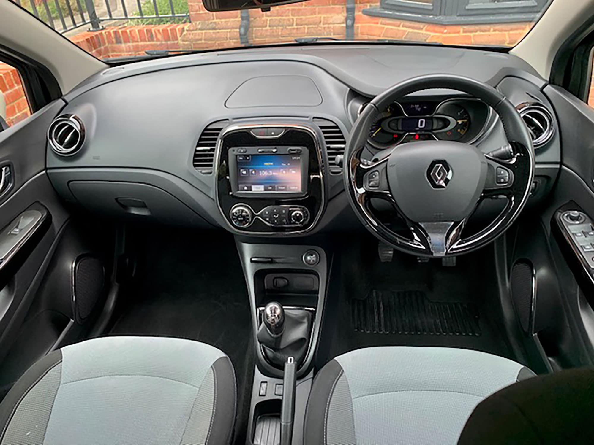 Renault Captur 1.5dCi Dynamique S (90bhp) - Milton Grange GT Ltd