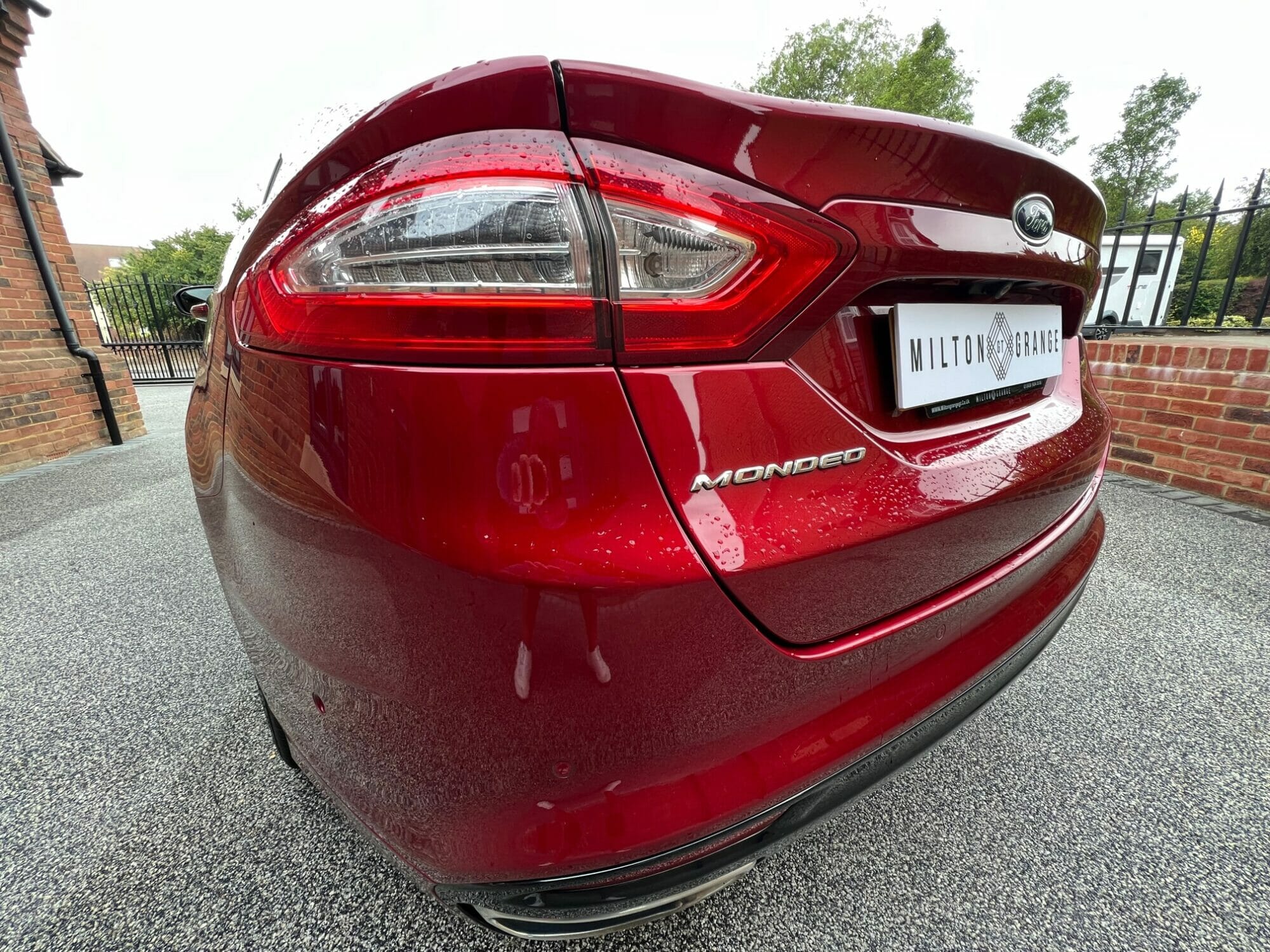 Ford Mondeo MK5 Titanium trim, in Ruby red coloud, sedan