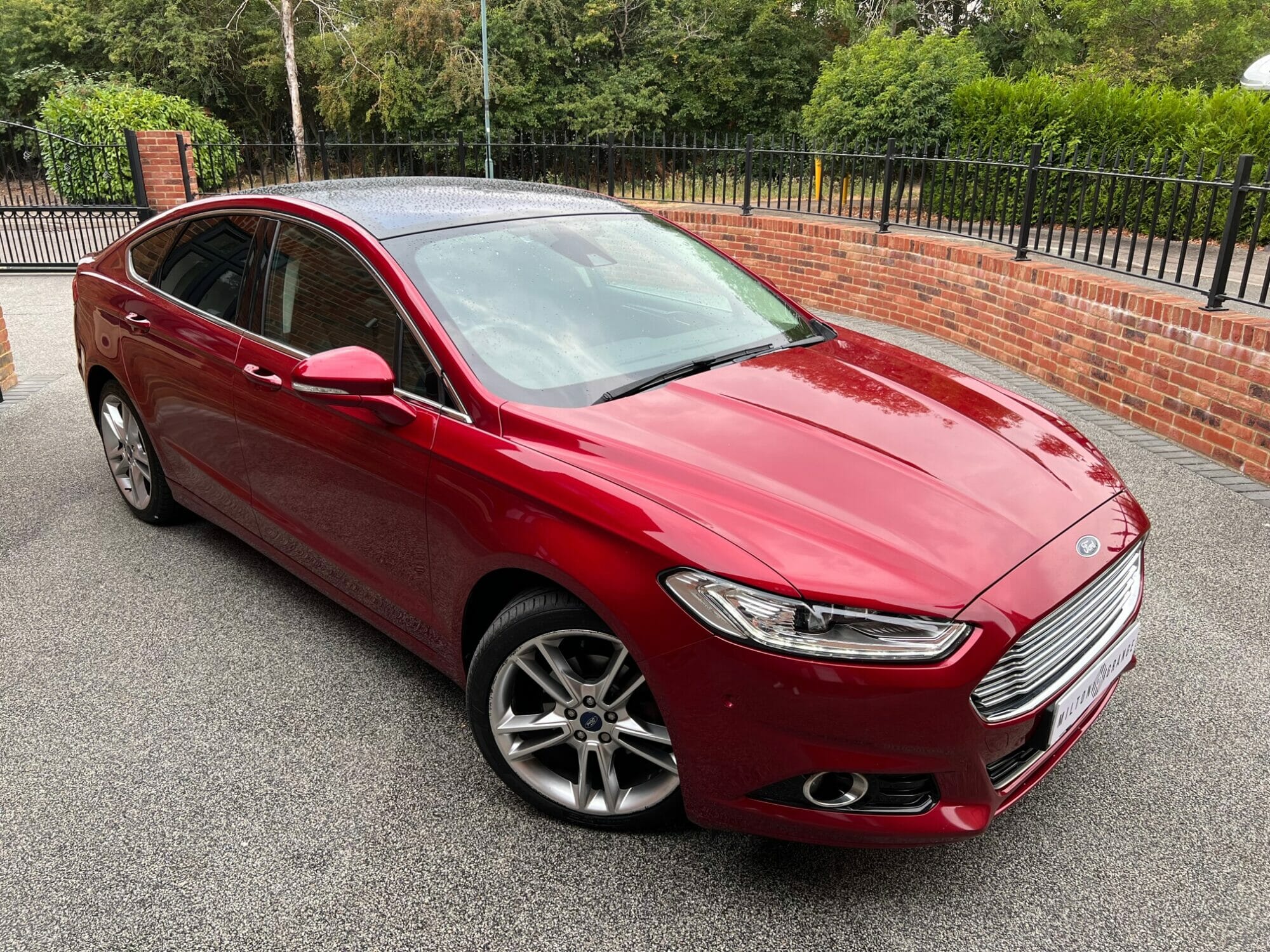 Ford Mondeo MK5 Titanium trim, in Ruby red coloud, sedan